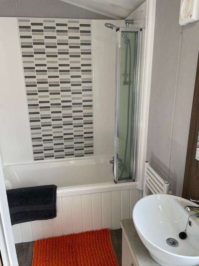 6 Berth Comfy Homely Caravan, Dog Friendly Belton with Browston Kültér fotó