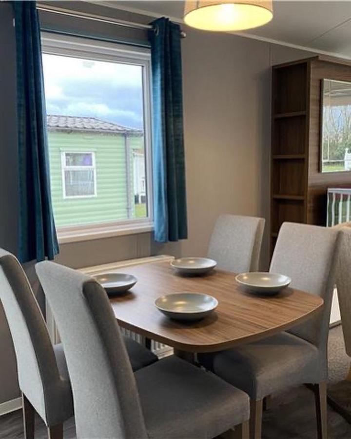 6 Berth Comfy Homely Caravan, Dog Friendly Belton with Browston Kültér fotó